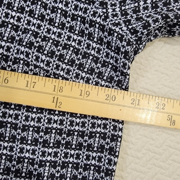 Violet and Claire Black Printed Blouse Long Sleeve Size Large - Picture 13 of 16